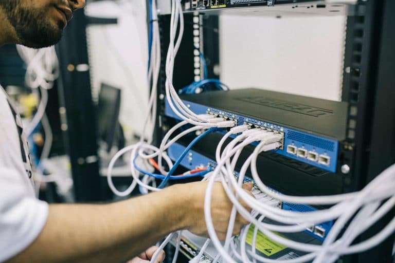 Colocation Vs Managed Hosting: The Ultimate Guide