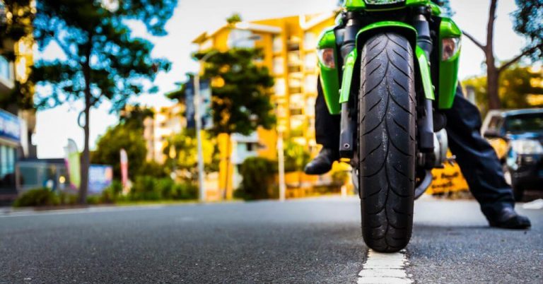 5 Safety Tips While Riding Your Motorbike