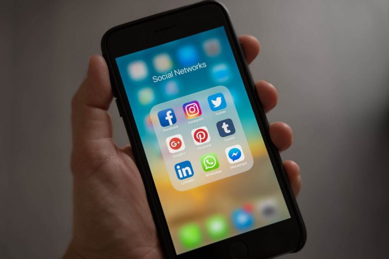 A Definitive Guide to Email Marketing and Instagram Synergy