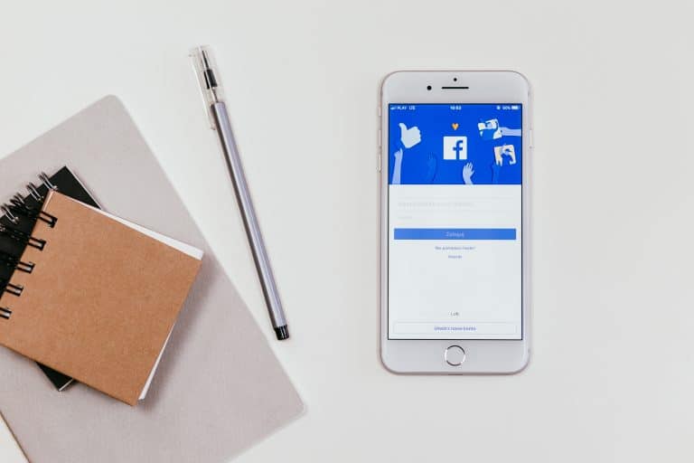 What are the Pros and Cons of Using Facebook?