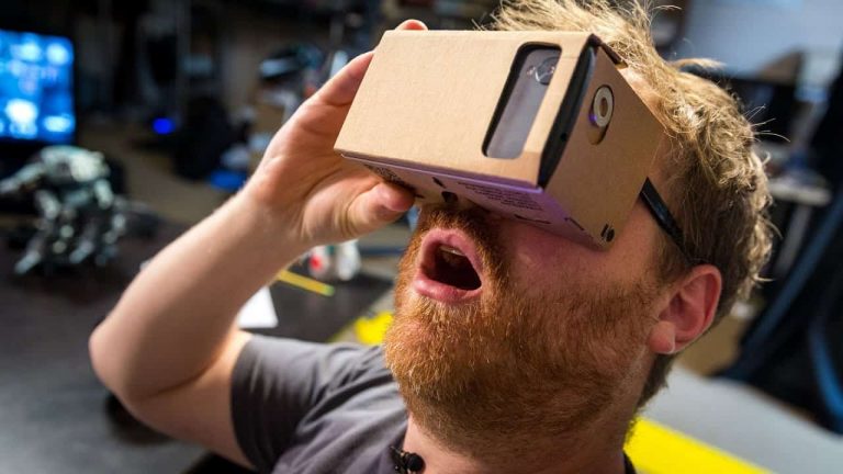 How to Watch VR Using Your Smartphone?
